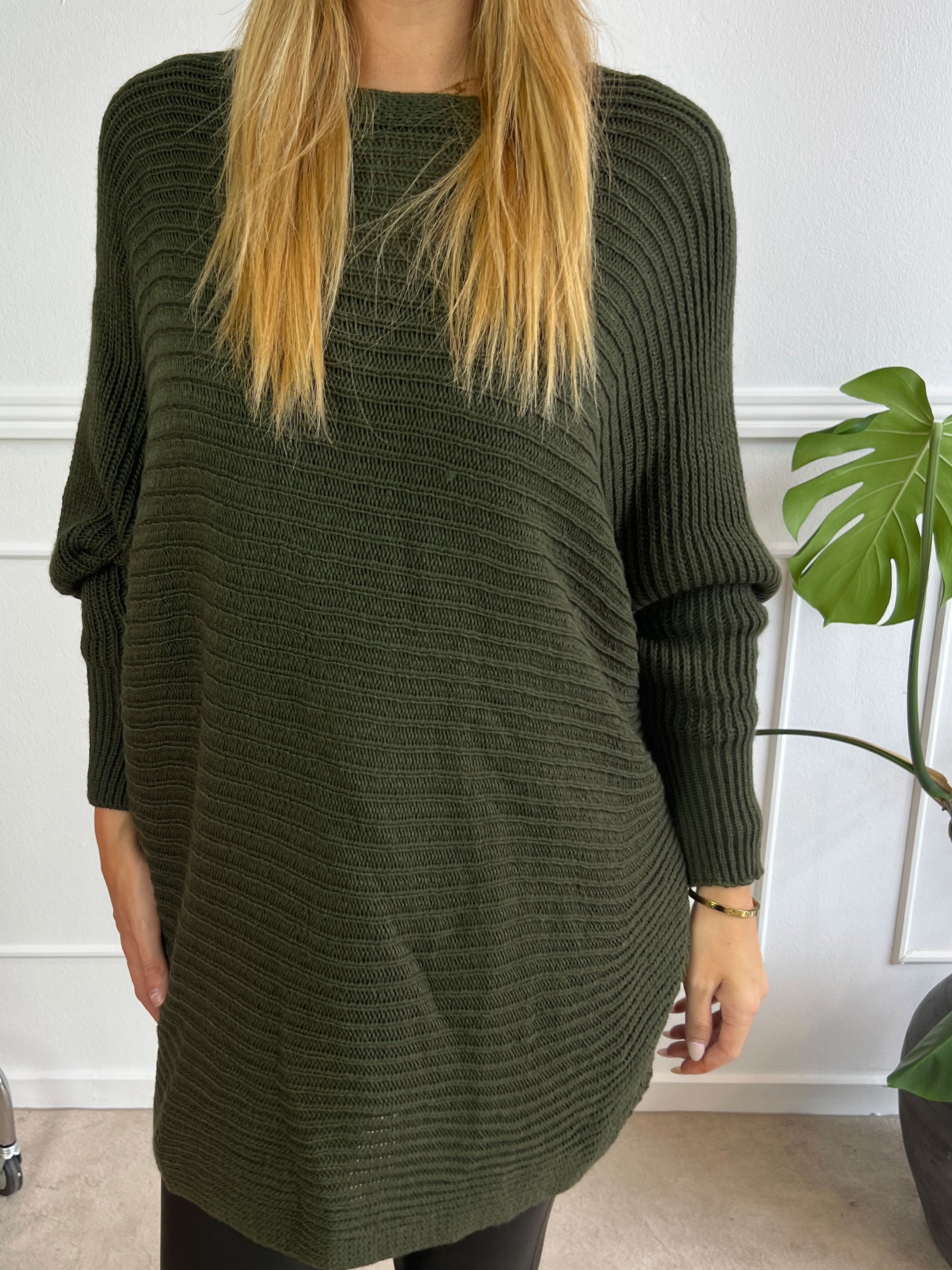 Gabbi - Oversized stickat med fladdermusärmar